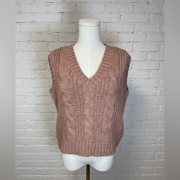 American Eagle Outfitters Sweaters - American Eagle Cable Knit Sweater Vest